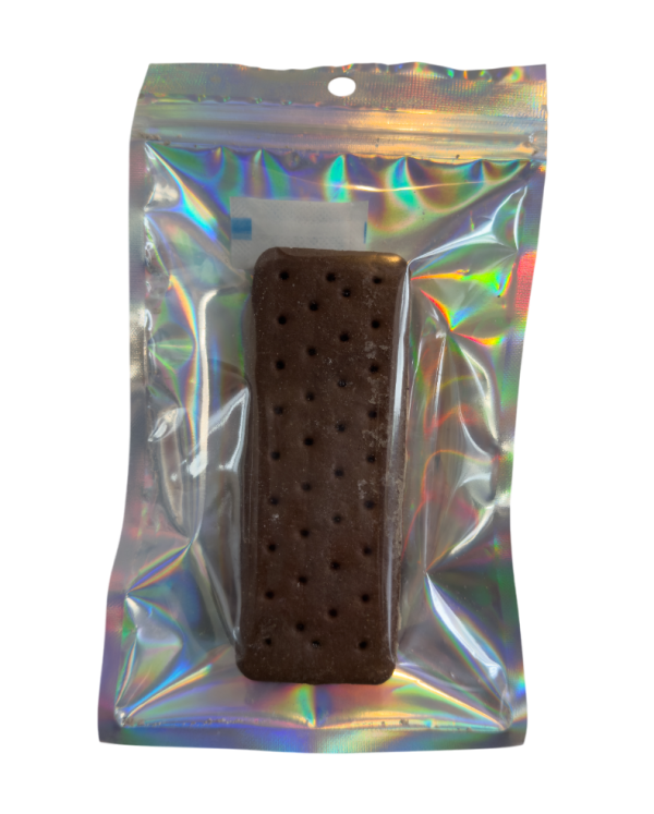 Freeze-Dried Cookies and Cream Ice Cream Sandwiches [20 x 35g bar] - Image 3