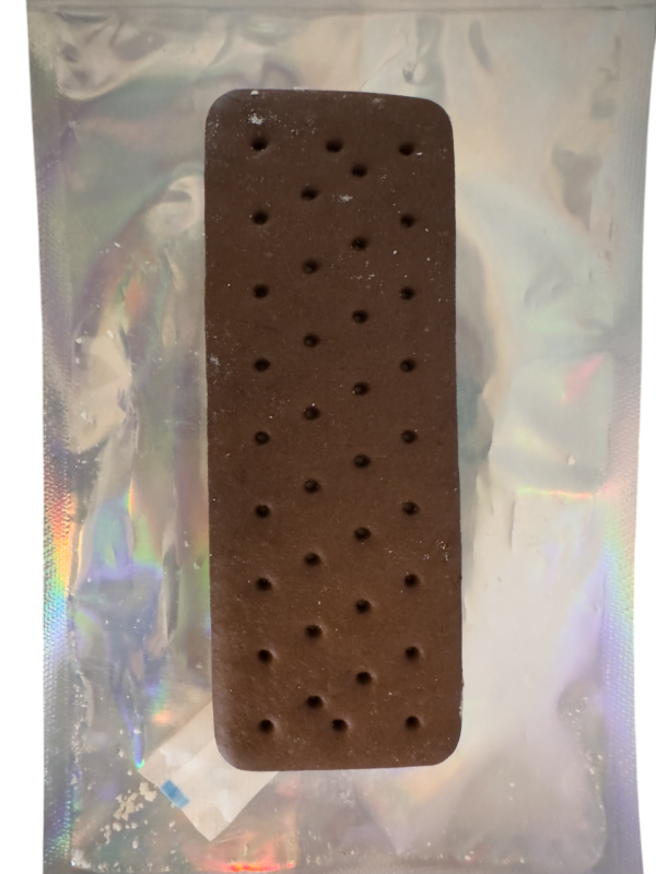 Freeze-Dried Cookies and Cream Ice Cream Sandwiches [20 x 35g bar] - Image 2